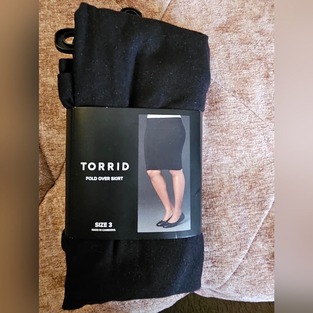 NWT Torrid Size 3 and 2 Fold Over Skirt